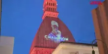 Wimbledon: l'immagine di Sinner proiettata sulla Mole Antonelliana