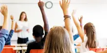 Scuola, il ministro Valditara firma il decreto: “Assumeremo 54mila docenti entro settembre”