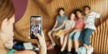 Nasce l’app che verifica l’età sui social per i minori, il progetto Ue sarà testato in Italia