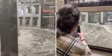 New York: tempesta d'acqua, la metropolitana è completamente allagata