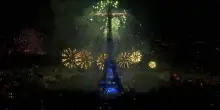 Parigi: 1000 droni e fuochi d'artificio per lo show del 14 luglio alla Torre Eiffel
