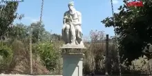 Gioia Tauro, nascondeva 30 kg di cocaina dentro la copia del Mosè di Michelangelo: arrestato