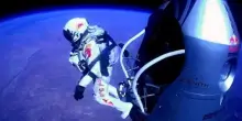 Il base jumper Felix Baumgartner precipita e muore con il parapendio