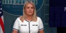 Trump, lividi su mani e gambe. La Casa Bianca rassicura: "Una comune insufficienza venosa"