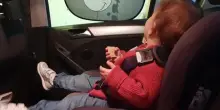 Belgio, bambino di 15 mesi muore dopo essere stato dimenticato in auto sotto il sole dal padre