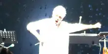 Laurie Anderson sorprende il pubblico di Roma con un'inaspettata lezione di thai chi