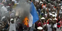 La ritirata francese e i padroni in Africa
