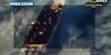 Lampedusa, fermato scafista con 70 migranti su un barchino