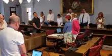 Minuto di silenzio in Consiglio comunale a Novara per le vittime dell'incidente sull'A4