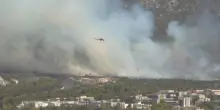 Fiamme in Grecia, l’incendio sfiora il campus universitario di Atene