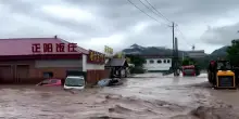 Pechino, la casa di cura finisce sott'acqua: 40 anziani in trappola salvati dai pompieri
