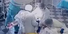 Kamchatka, il sisma in sala operatoria: i medici continuano l'intervento