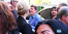 Celso Valli, alla fine del funerale si canta "Nel blu dipinto di blu". C'è anche Gianni Morandi