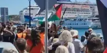 Creta, manifestanti pro-Palestina contestano lo sbarco di turisti israeliani dalla nave di crociera