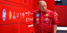 Ferrari, Vasseur rinnova il contratto. Leclerc e Hamilton sorridono: “È la scelta giusta”