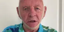 Anthony Hopkins indossa la maschera di Kim Kardashian e diventa... Hannibal Lecter!