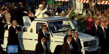 Giubileo dei giovani, Papa Leone XIV saluta i fedeli dalla papamobile