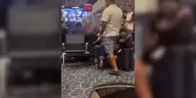 Schiaffeggia una donna perché non gli cede il posto: caos in aeroporto a Bogotá