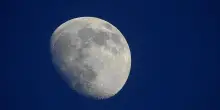 Spazio, la Nasa pronta a rilanciare: un reattore nucleare sulla Luna per garantire la supremazia Usa