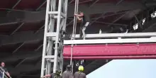 Tenta di gettarsi da 15 metri di altezza allo stadio Filadelfia: preso al volo dai vigili del fuoco