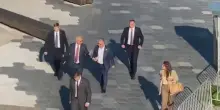 Guerra in Ucraina, Witkoff (inviato di Trump) e Dmitriev (negoziatore di Putin) passeggiano a Mosca