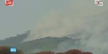 Incendio sul Vesuvio, elicotteri e Canadair in azione per domare le fiamme - la diretta