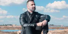Il prete da un milione di follower: “Avevo una fidanzata, ho lasciato tutto. Ora aiuto migliaia di giovani sui social”