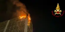Napoli, incendio in un grattacielo: devastati due piani nel Centro direzionale