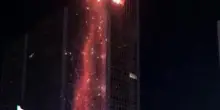 Napoli, notte di paura al Centro Direzionale: fiamme in un grattacielo, finestre giù dal 20° piano