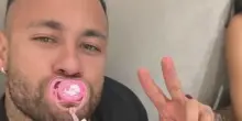 Ciuccio per adulti: la nuova tendenza che spopola in Brasile conquista anche Neymar