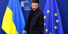 Zelensky cede al dress code: niente mimetica, alla Casa Bianca con la giacca (ma senza cravatta)