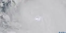 Erin attraversa i Caraibi: i fulmini nell'occhio dell'uragano ripresi dal satellite