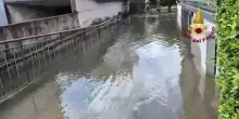 Maltempo nel Veneziano, strade e sottopassi allagati: i vigili del fuoco in azione