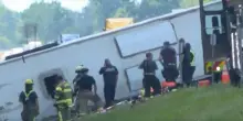 Bus di turisti di ritorno dalle cascate del Niagara si ribalta nello Stato di New York: 5 vittime