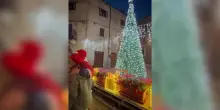 Freddo fuori stagione, borgo abruzzese festeggia il "Natale" d'estate