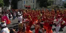 Un milione di sorrisi e colori: Londra festeggia il carnevale di Notting Hill