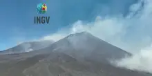 Etna, l'attività del vulcano al cratere vista dal drone: le immagini termiche
