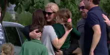 Minneapolis, spari in chiesa con annessa scuola. La polizia: "Morti e feriti. Ucciso lo sparatore"