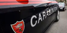 Agrigento, sgozza un cane per strada davanti ai passanti: “Voleva mangiarlo”
