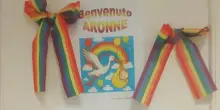 Padova, l’assessora festeggia la nascita del figlio con cinque fiocchi arcobaleno. Lega all’attacco