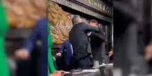 Messico, caos in Parlamento: senatore aggredisce il presidente in aula