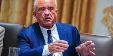 Usa, la stretta sui vaccini anti-Covid di Kennedy jr: saranno gratis solo per le categorie fragili