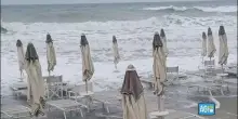 Maltempo, forti mareggiate in Liguria: stabilimenti allagati ad Albenga