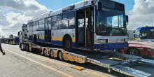 Cinque bus torinesi partono per Kharkiv: ricostruiranno il trasporto pubblico devastato dalla guerra