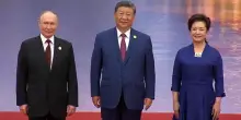 Cina, Putin arriva al vertice di Tianjin ricevuto da Xi Jinping