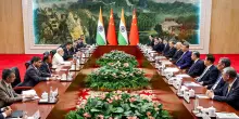 Cos'è successo al vertice Cina-Russia-India: così Putin vuole manovrare Xi e Modi contro l'Occidente