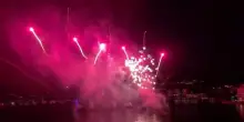 La notte illuminata con i fuochi d'artificio di San Vito di Omegna