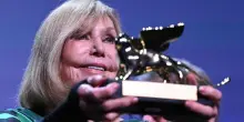 Venezia, il Leone d’oro a Kim Novak: 92 anni e un’ovazione di otto minuti