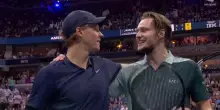Us Open, doppio fallo fatale di Bublik: Sinner vola ai quarti: le immagini del match point