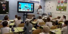 Kharkiv, primo giorno di scuola nei rifugi: bambini in classe tre piani sotto terra